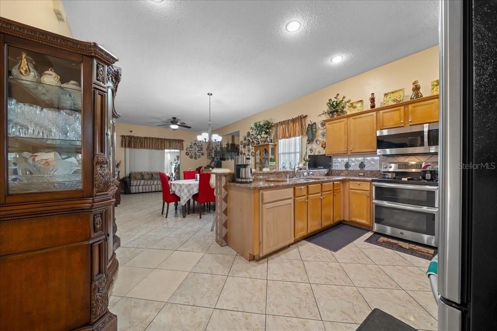 For Sale: $469,000 (5 beds, 2 baths, 2522 Square Feet)