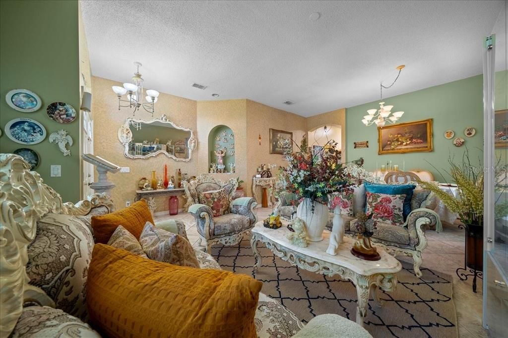 For Sale: $469,000 (5 beds, 2 baths, 2522 Square Feet)