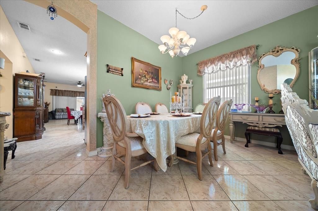 For Sale: $469,000 (5 beds, 2 baths, 2522 Square Feet)