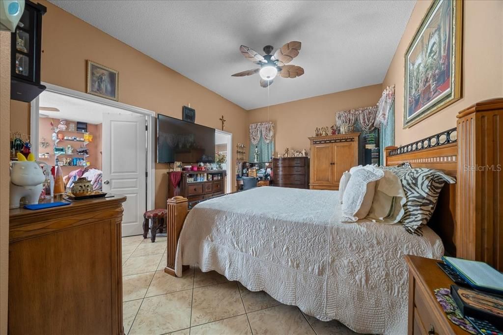 For Sale: $469,000 (5 beds, 2 baths, 2522 Square Feet)