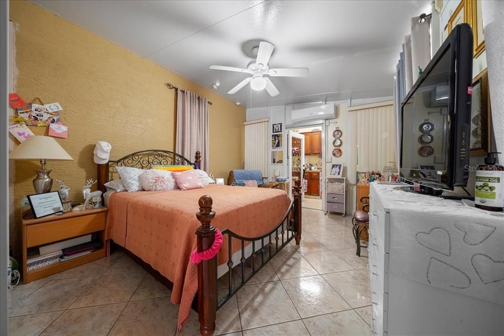 For Sale: $469,000 (5 beds, 2 baths, 2522 Square Feet)