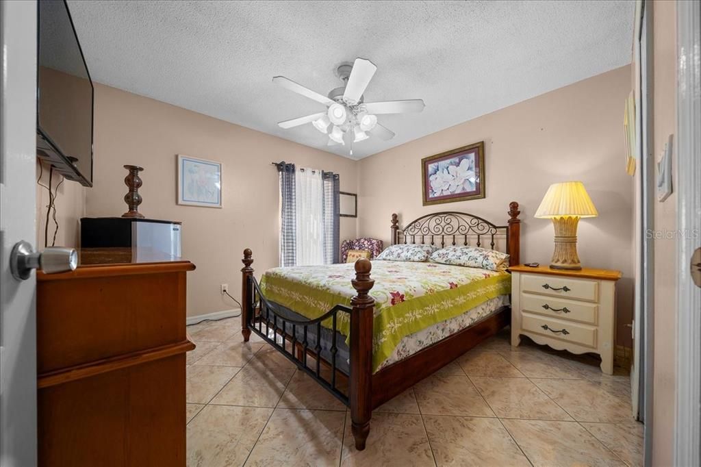 For Sale: $469,000 (5 beds, 2 baths, 2522 Square Feet)