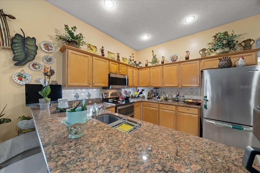 For Sale: $469,000 (5 beds, 2 baths, 2522 Square Feet)