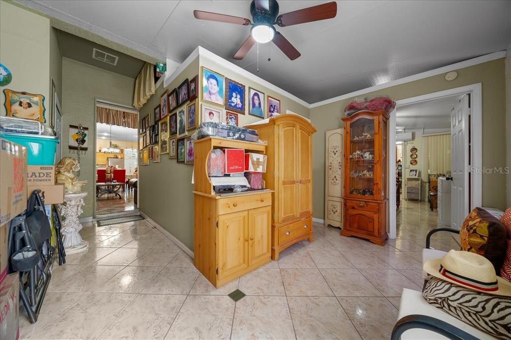 For Sale: $469,000 (5 beds, 2 baths, 2522 Square Feet)