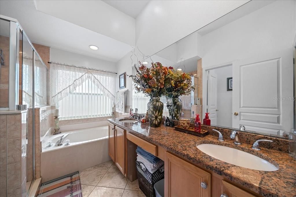 For Sale: $469,000 (5 beds, 2 baths, 2522 Square Feet)