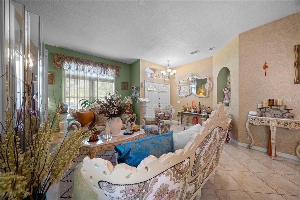 For Sale: $469,000 (5 beds, 2 baths, 2522 Square Feet)