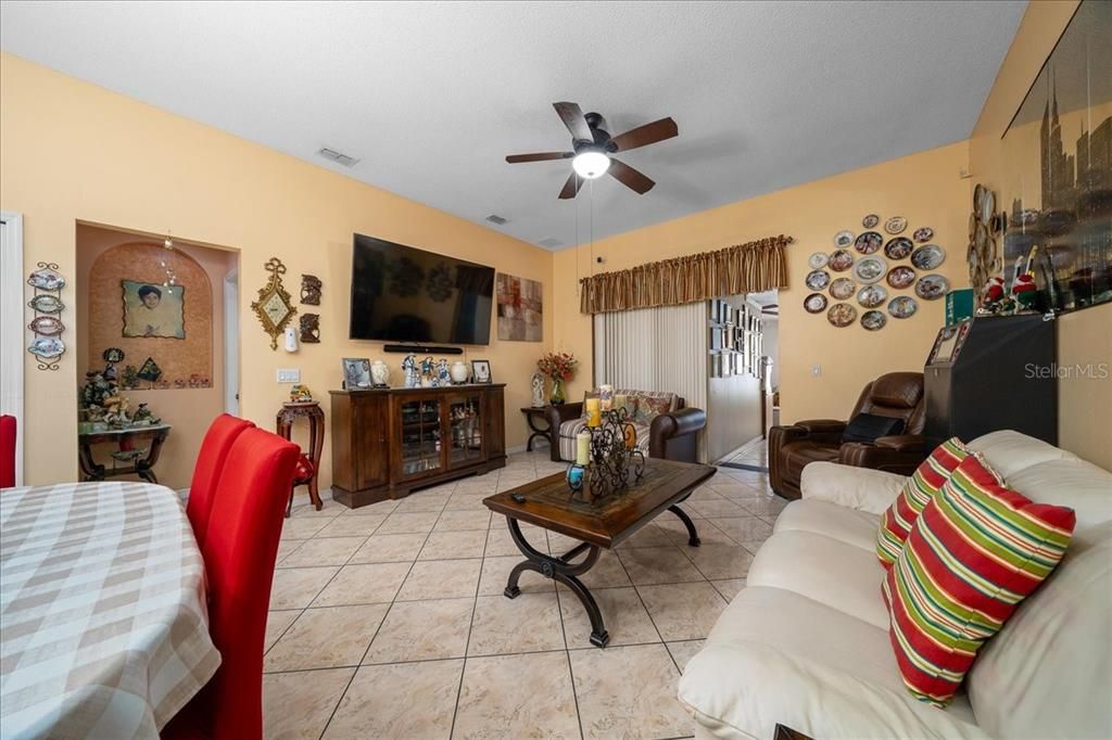 For Sale: $469,000 (5 beds, 2 baths, 2522 Square Feet)