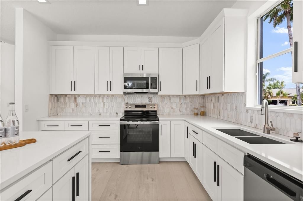 На продажу: $624,000 (4 спален, 3 ванн, 2744 Квадратных фут)