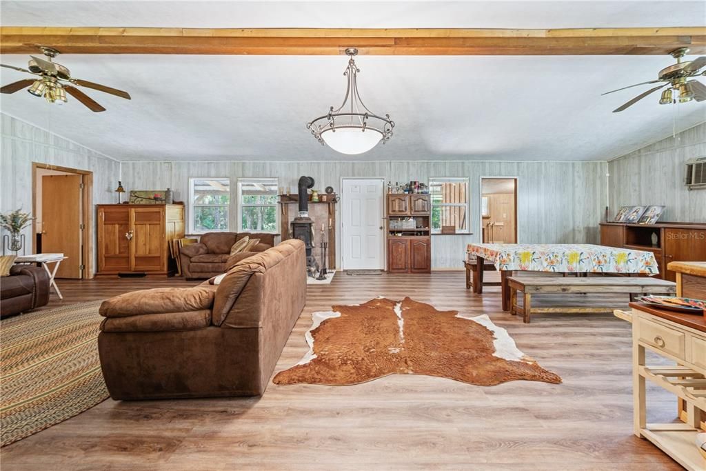 待售: $395,000 (2 贝兹, 2 浴室, 1376 平方英尺)