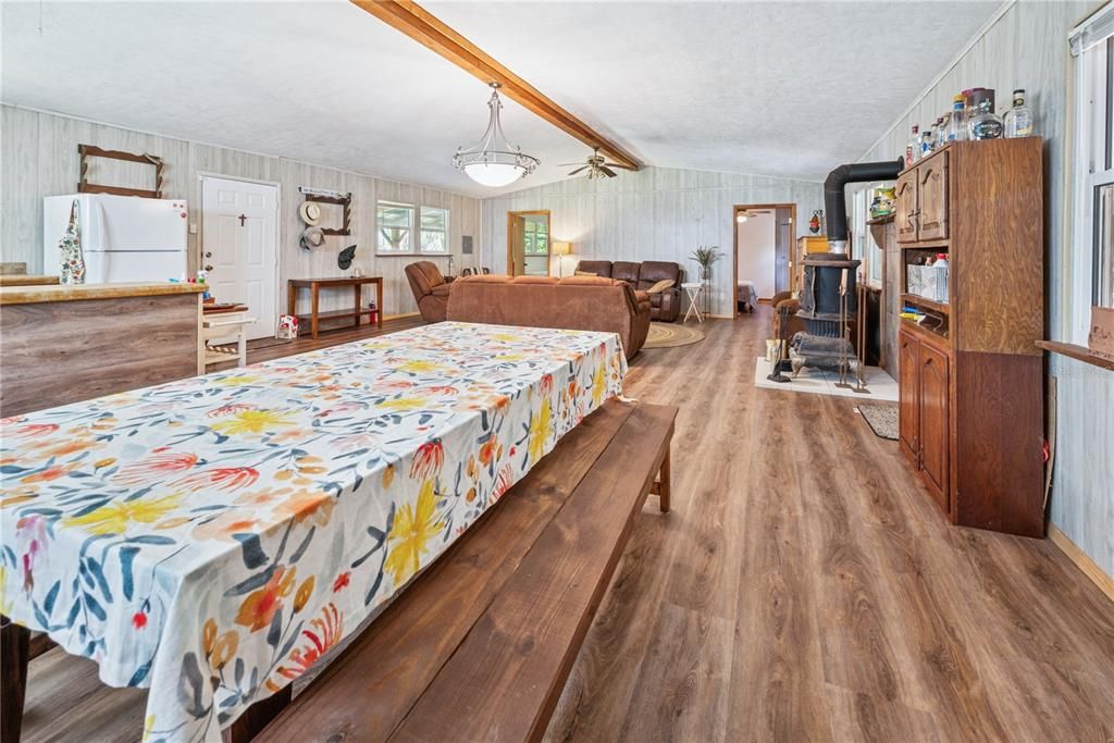 待售: $395,000 (2 贝兹, 2 浴室, 1376 平方英尺)