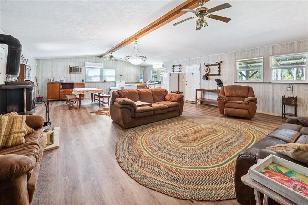 待售: $395,000 (2 贝兹, 2 浴室, 1376 平方英尺)