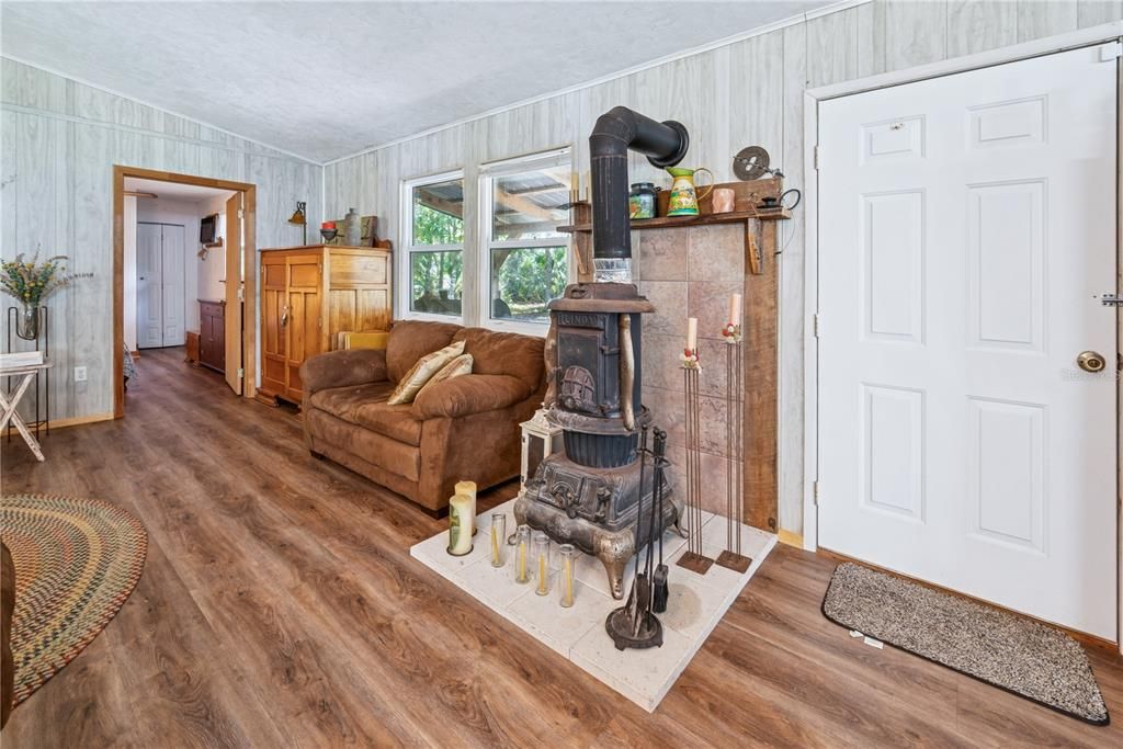 待售: $395,000 (2 贝兹, 2 浴室, 1376 平方英尺)