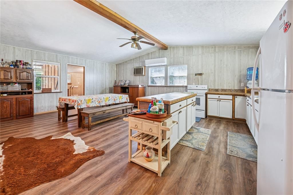 待售: $395,000 (2 贝兹, 2 浴室, 1376 平方英尺)