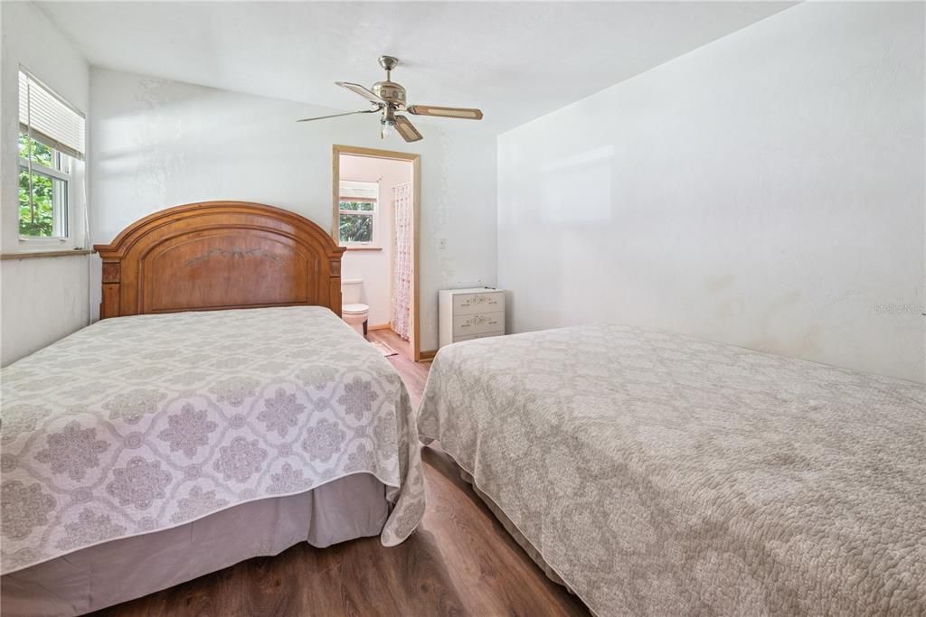 待售: $395,000 (2 贝兹, 2 浴室, 1376 平方英尺)