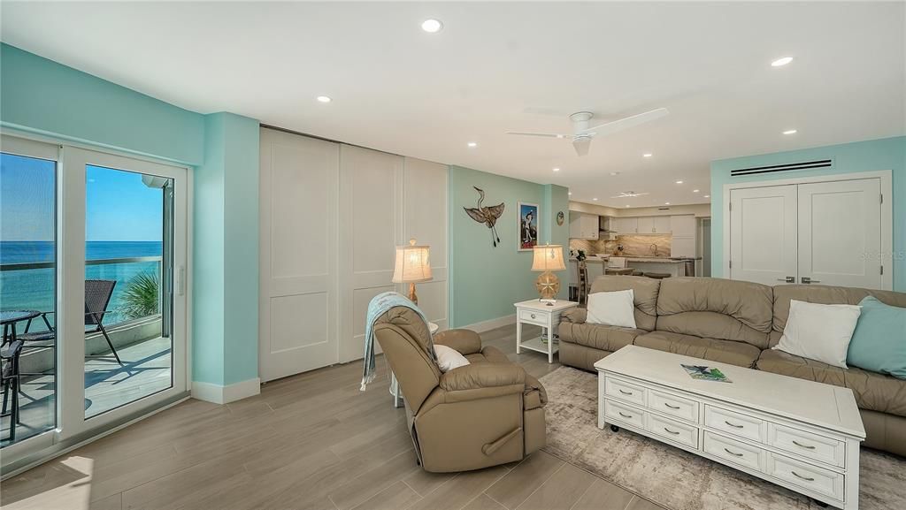 For Sale: $1,095,000 (2 beds, 2 baths, 1290 Square Feet)