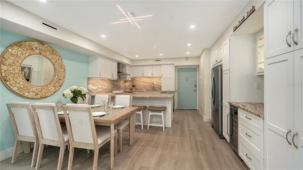 For Sale: $1,095,000 (2 beds, 2 baths, 1290 Square Feet)