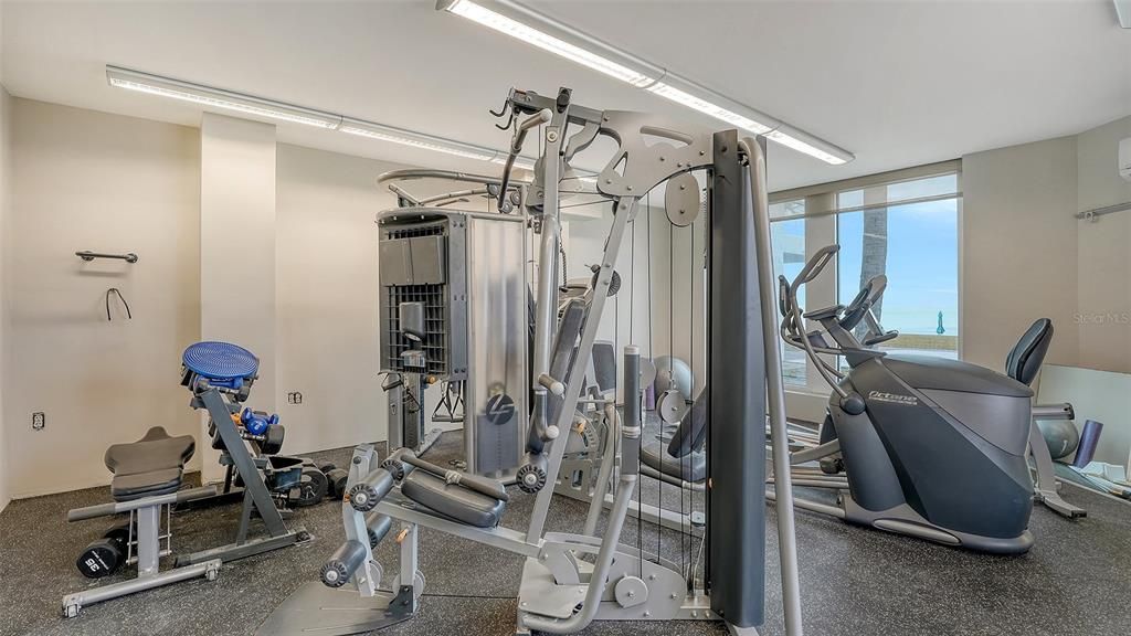 For Sale: $1,095,000 (2 beds, 2 baths, 1290 Square Feet)