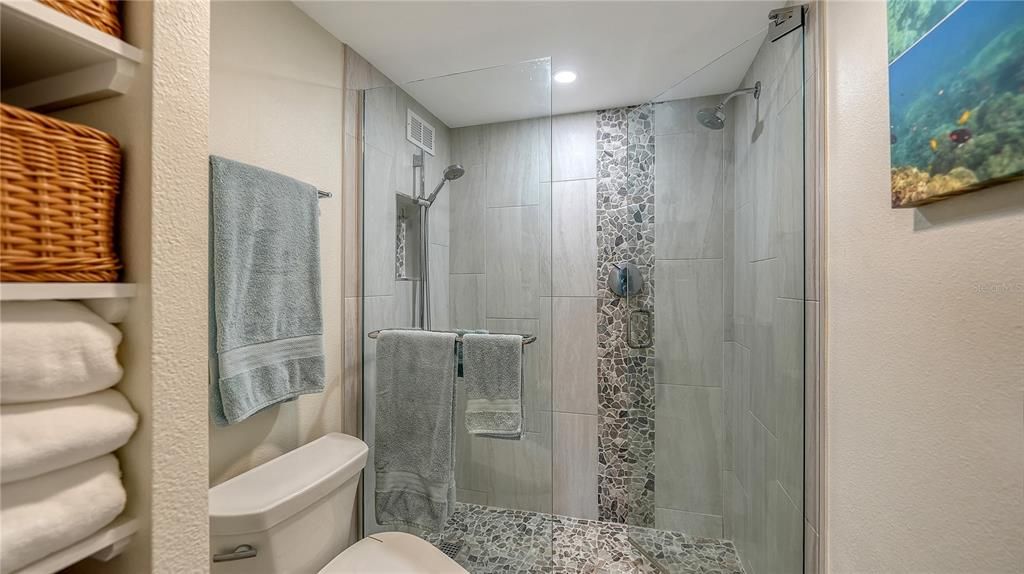 For Sale: $1,095,000 (2 beds, 2 baths, 1290 Square Feet)