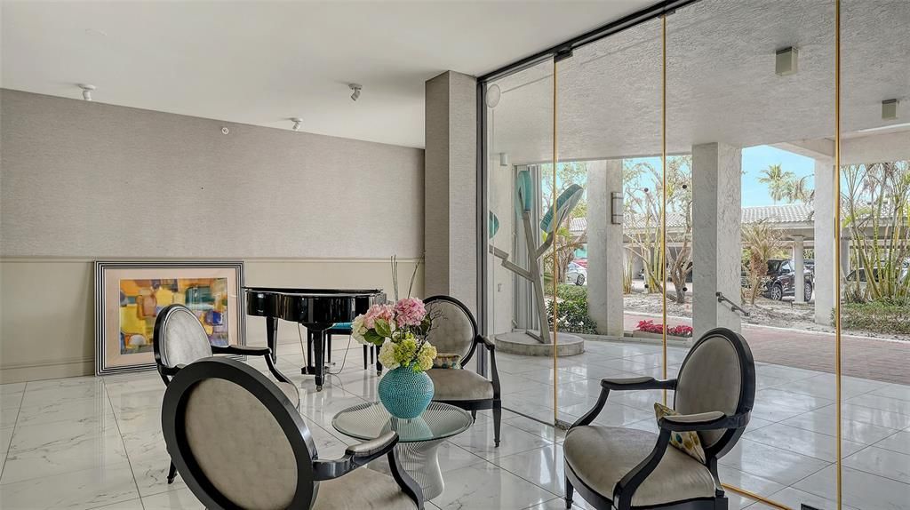 For Sale: $1,095,000 (2 beds, 2 baths, 1290 Square Feet)