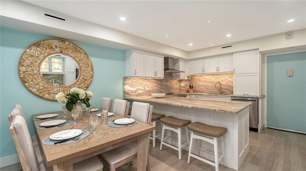 For Sale: $1,095,000 (2 beds, 2 baths, 1290 Square Feet)