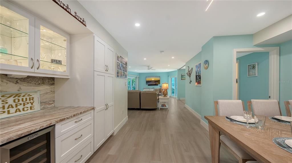 For Sale: $1,095,000 (2 beds, 2 baths, 1290 Square Feet)