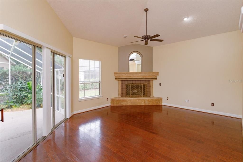 For Rent: $3,900 (4 beds, 4 baths, 2857 Square Feet)