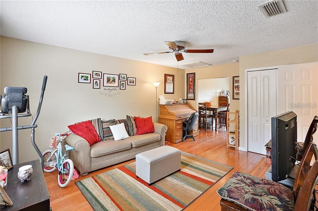 For Sale: $239,000 (2 beds, 2 baths, 1156 Square Feet)
