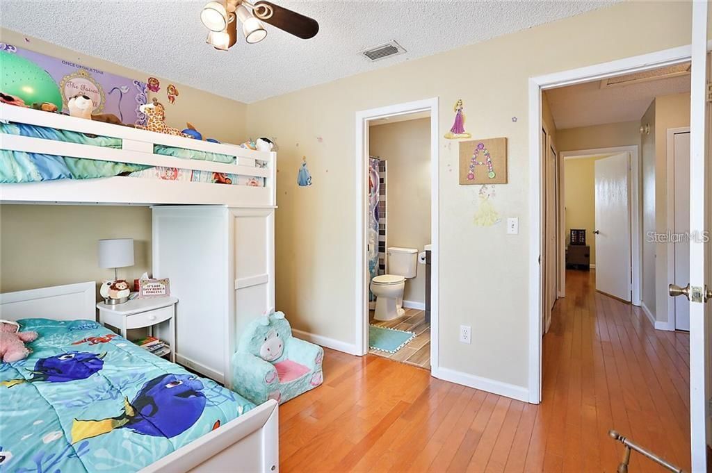 For Sale: $239,000 (2 beds, 2 baths, 1156 Square Feet)