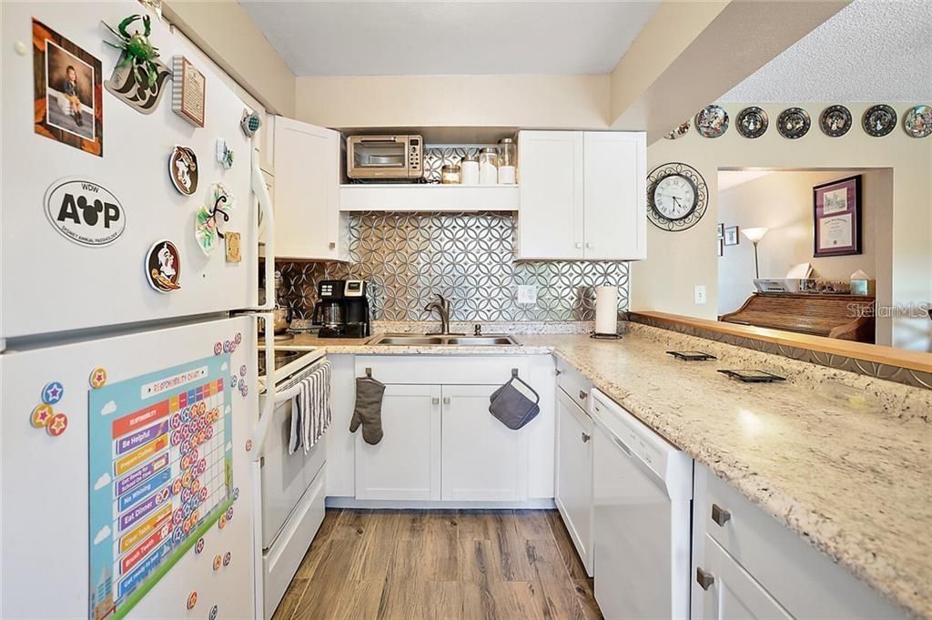 For Sale: $239,000 (2 beds, 2 baths, 1156 Square Feet)