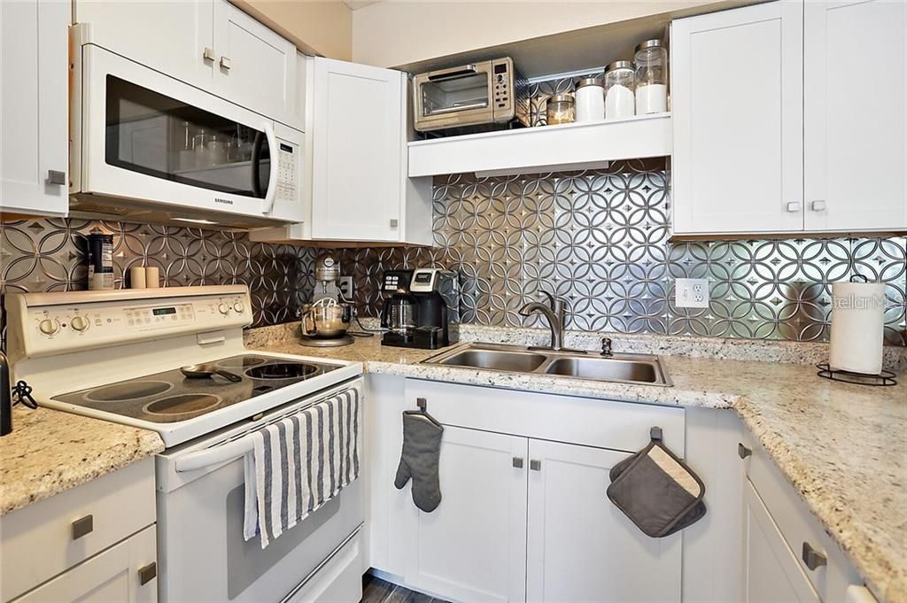 For Sale: $239,000 (2 beds, 2 baths, 1156 Square Feet)