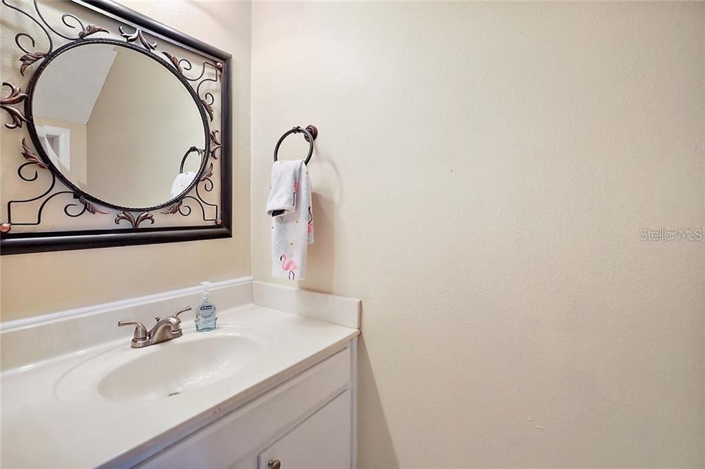 For Sale: $239,000 (2 beds, 2 baths, 1156 Square Feet)