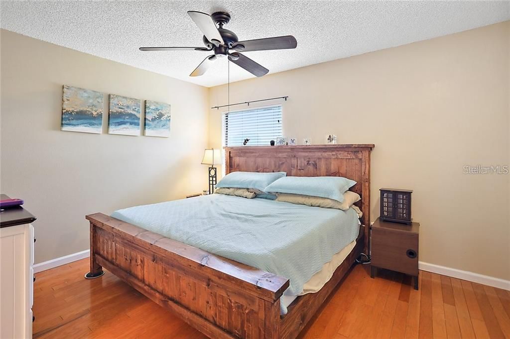 For Sale: $239,000 (2 beds, 2 baths, 1156 Square Feet)