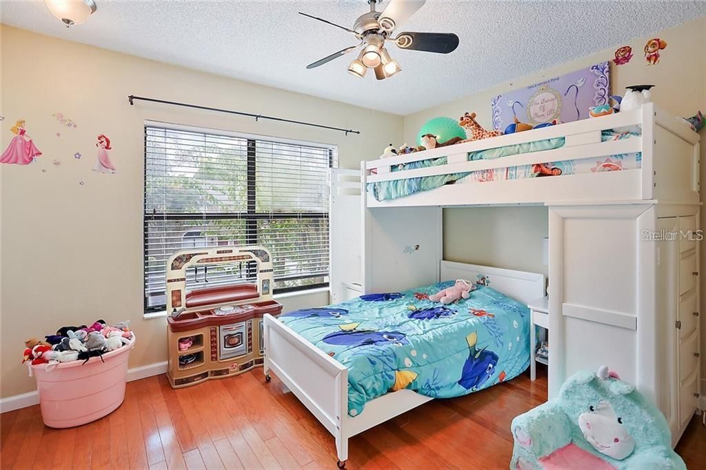 For Sale: $239,000 (2 beds, 2 baths, 1156 Square Feet)