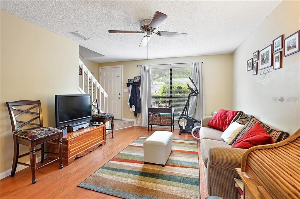 For Sale: $239,000 (2 beds, 2 baths, 1156 Square Feet)