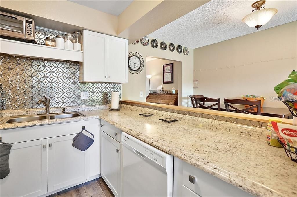 For Sale: $239,000 (2 beds, 2 baths, 1156 Square Feet)
