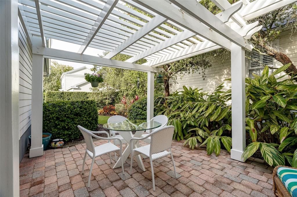 Activo con contrato: $810,000 (3 camas, 2 baños, 1860 Pies cuadrados)