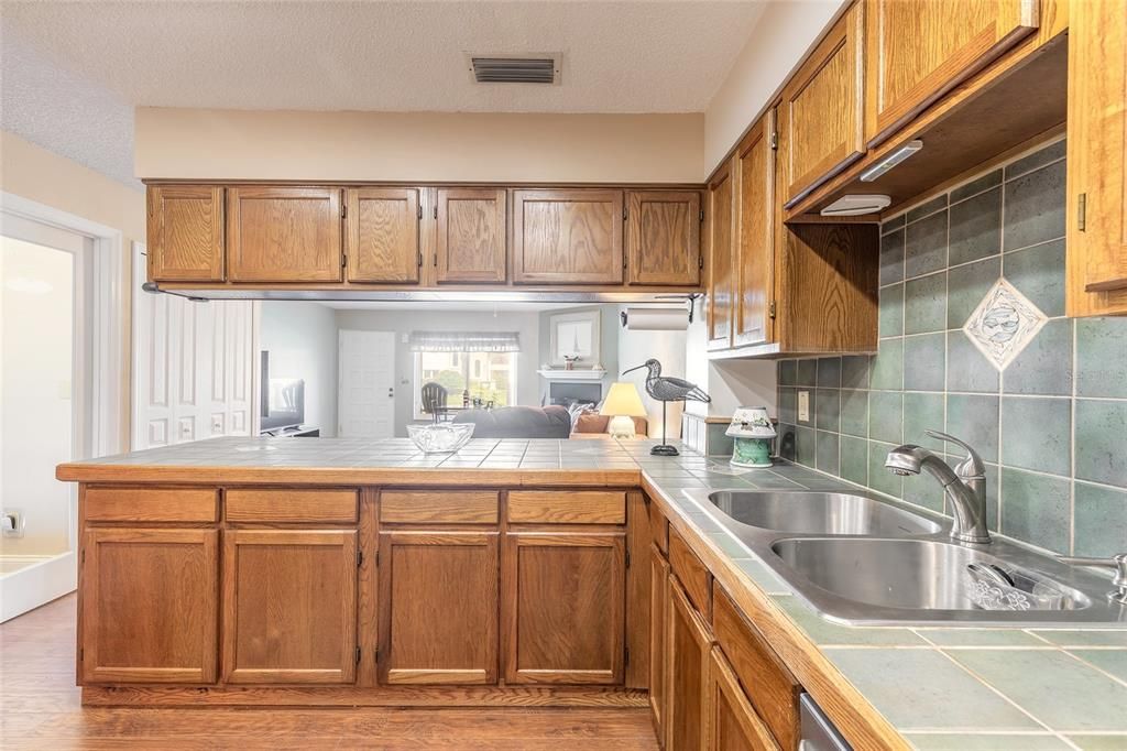 На продажу: $340,000 (2 спален, 2 ванн, 1536 Квадратных фут)