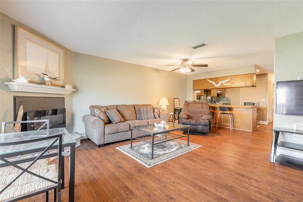 На продажу: $340,000 (2 спален, 2 ванн, 1536 Квадратных фут)