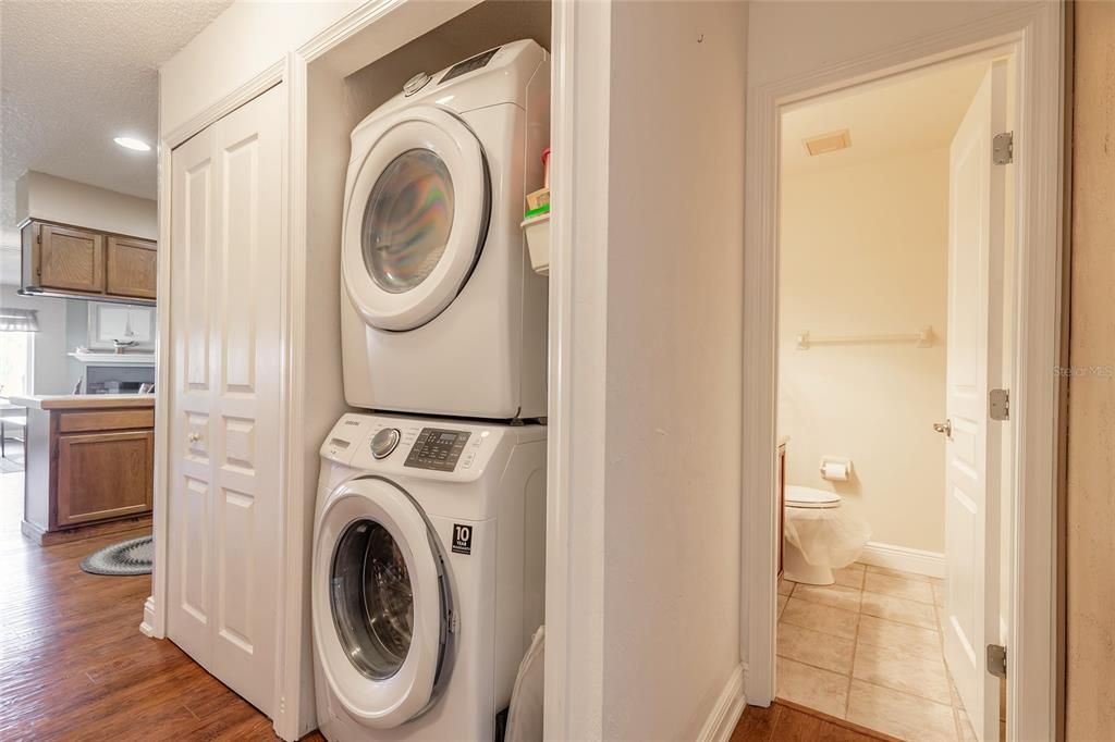 На продажу: $340,000 (2 спален, 2 ванн, 1536 Квадратных фут)