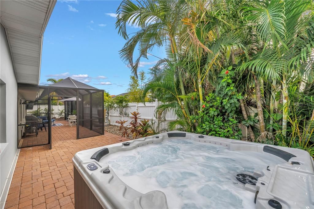 En Venta: $989,000 (4 camas, 3 baños, 2670 Pies cuadrados)