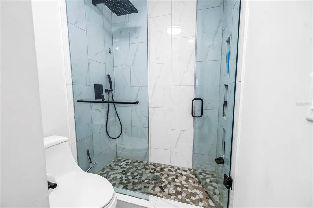 En Venta: $989,000 (4 camas, 3 baños, 2670 Pies cuadrados)