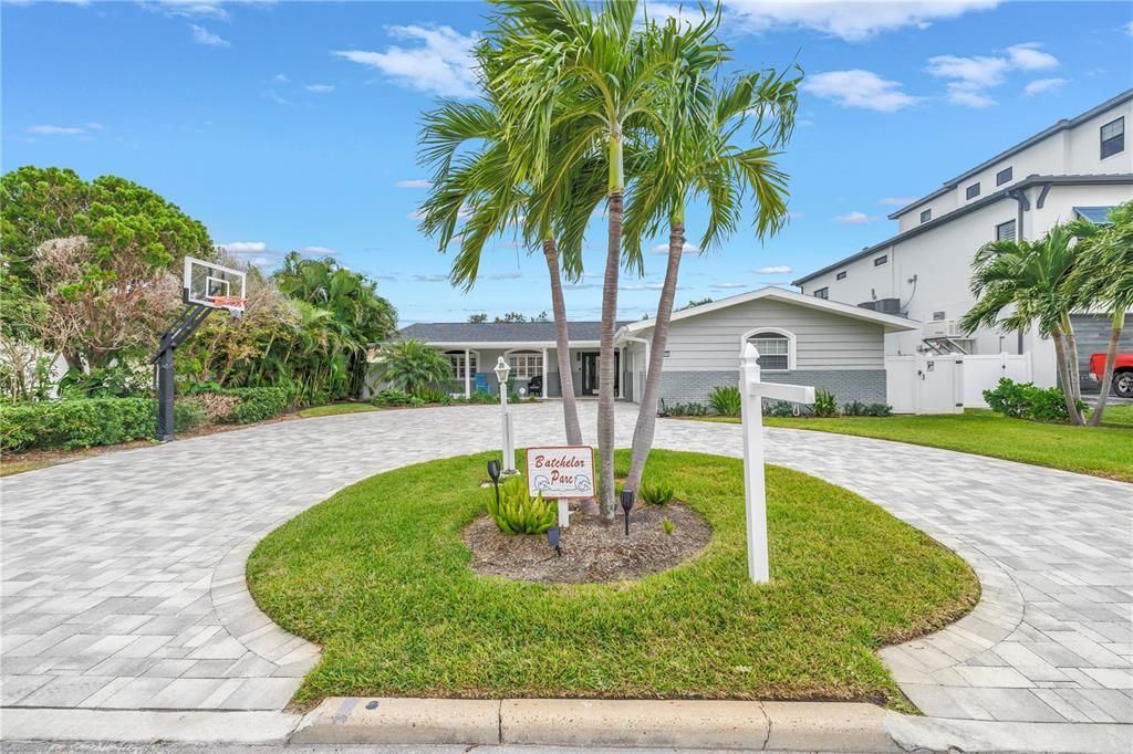 En Venta: $989,000 (4 camas, 3 baños, 2670 Pies cuadrados)