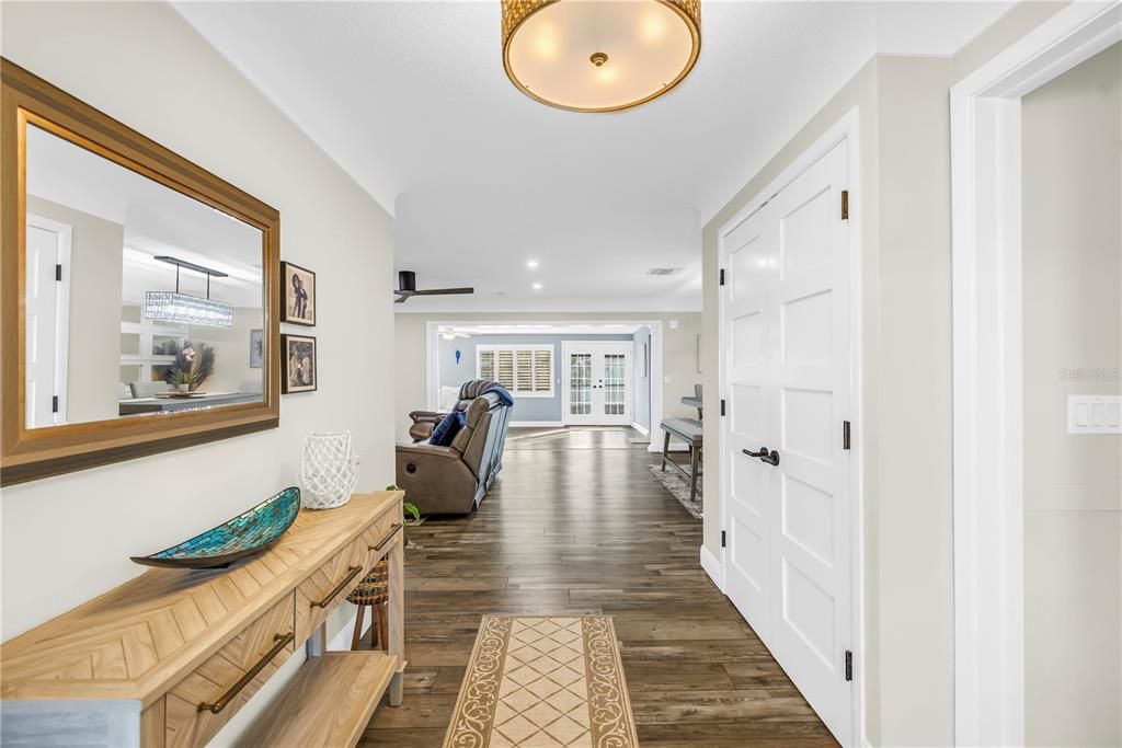 En Venta: $989,000 (4 camas, 3 baños, 2670 Pies cuadrados)