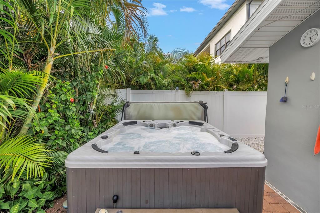 En Venta: $989,000 (4 camas, 3 baños, 2670 Pies cuadrados)