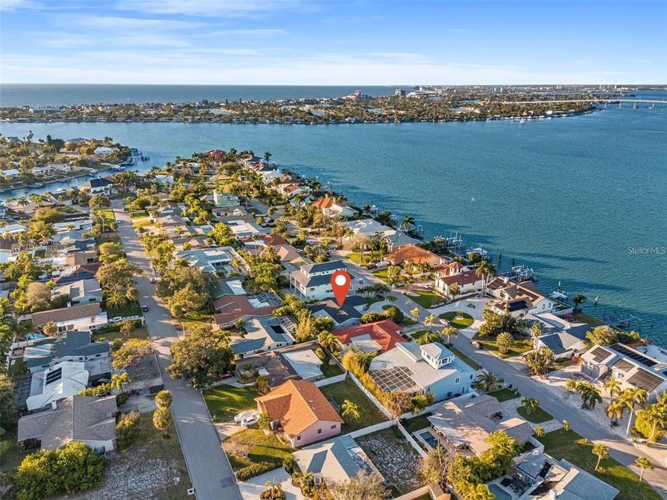 En Venta: $989,000 (4 camas, 3 baños, 2670 Pies cuadrados)