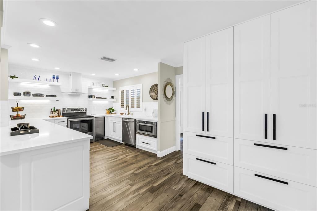 En Venta: $989,000 (4 camas, 3 baños, 2670 Pies cuadrados)