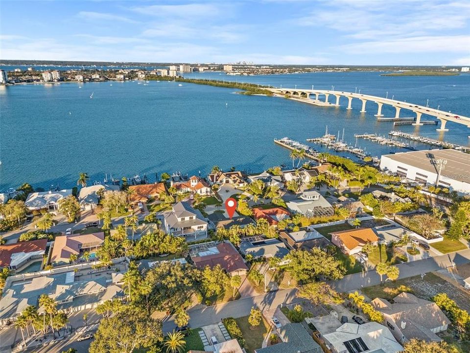 En Venta: $989,000 (4 camas, 3 baños, 2670 Pies cuadrados)