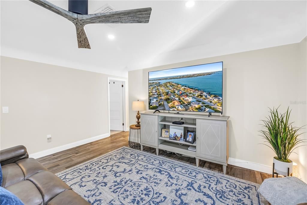 En Venta: $989,000 (4 camas, 3 baños, 2670 Pies cuadrados)