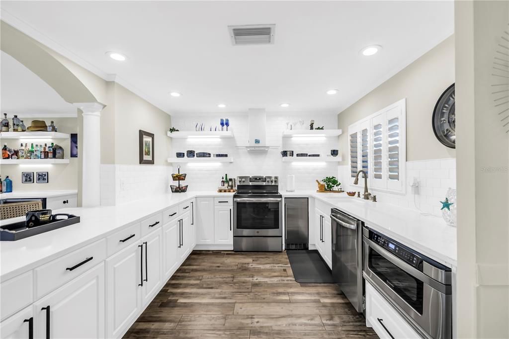 En Venta: $989,000 (4 camas, 3 baños, 2670 Pies cuadrados)