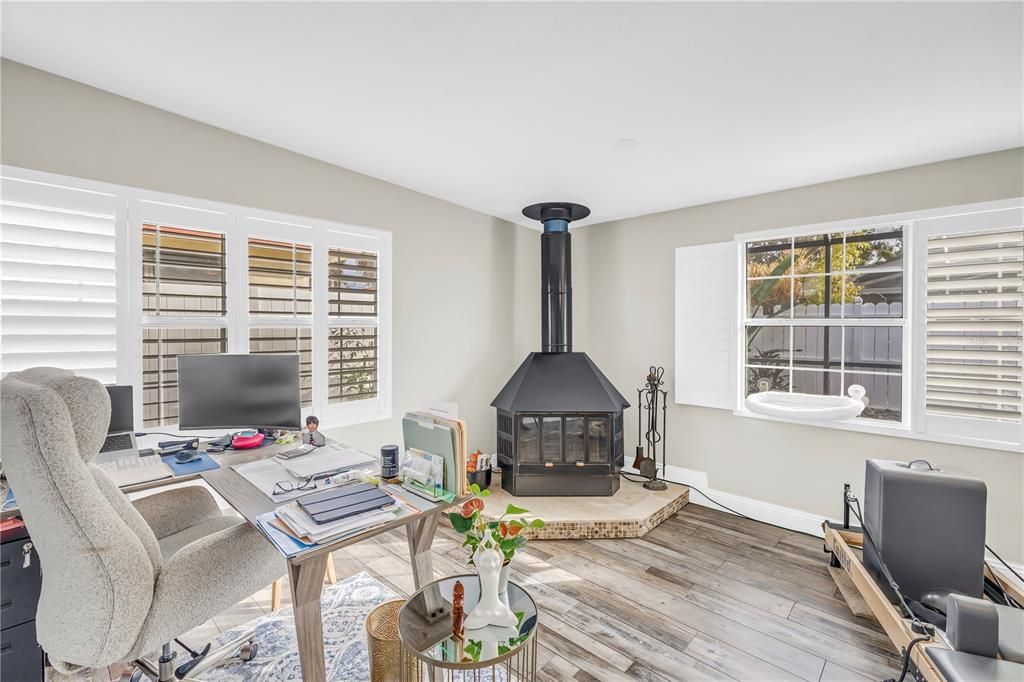 En Venta: $989,000 (4 camas, 3 baños, 2670 Pies cuadrados)